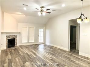 Foto del edificio - 1304 Bayou Woods Dr