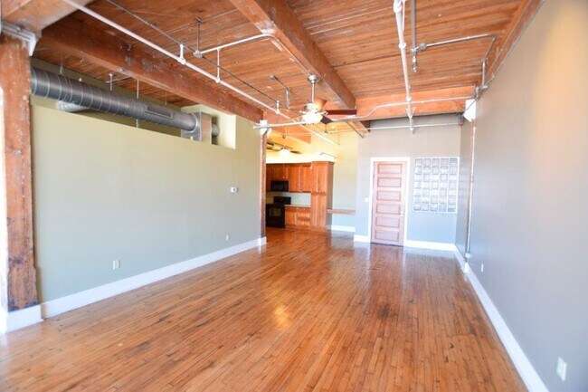 Sala de estar - Loft 304 - 736 Dickies Lofts