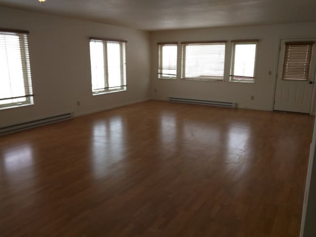Building Photo - 813 Castello Ave