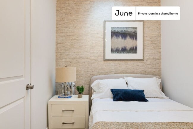 Building Photo - Room in Shared 4 bed/1 bath home