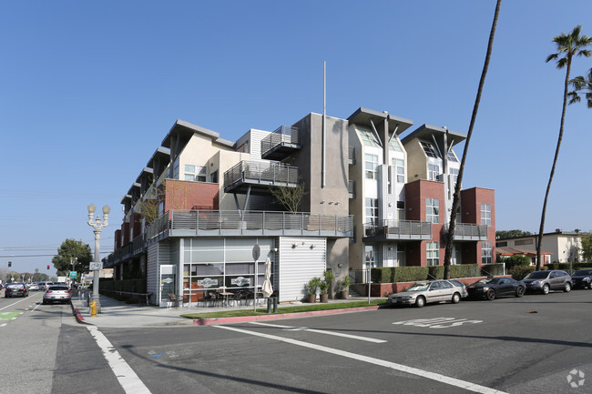 Primary Photo - The Broadway Lofts