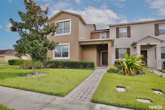 Building Photo - Comfortable 4/2.5 Townhome located in the ...