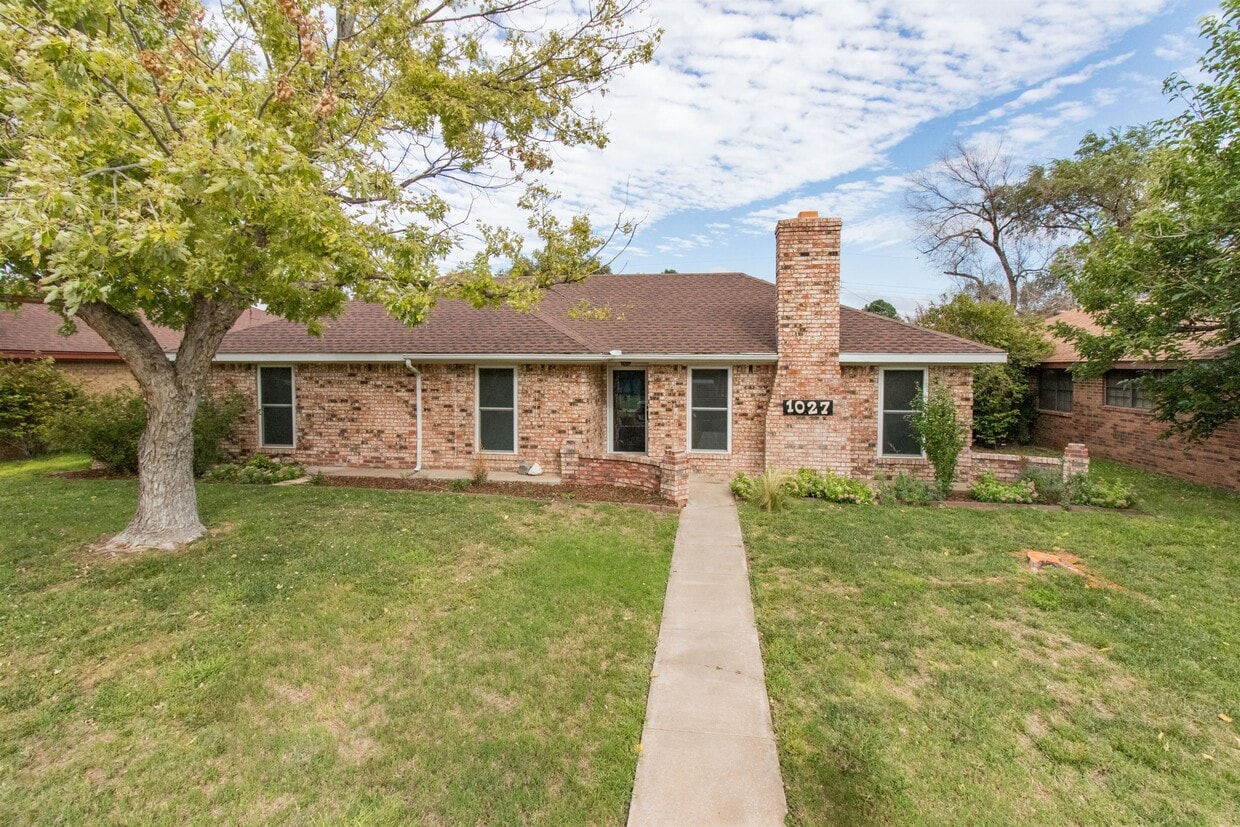 Primary Photo - 1027 Cimarron Trail