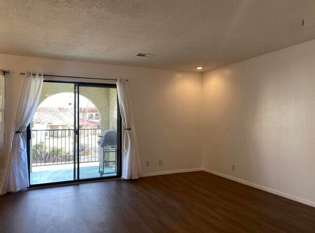 Foto del edificio - 807 Country Club Dr SE