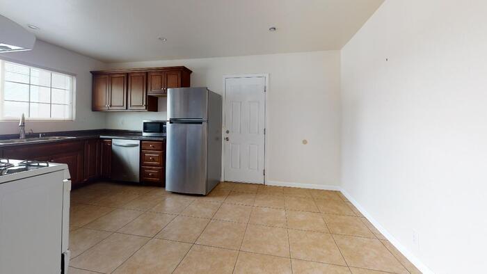 Primary Photo - Updated 3 Bed 2 Bath in Sunny Upper Seaside