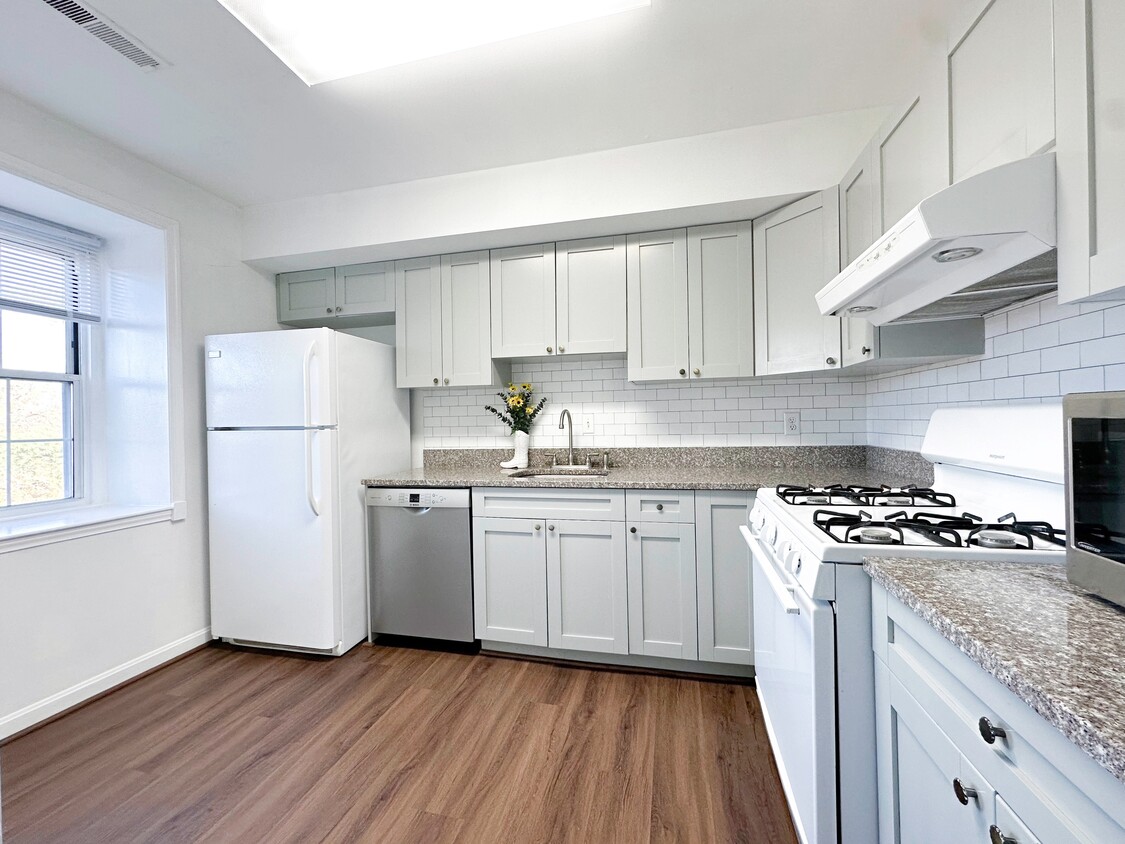 Kitchen - 702 Quince Orchard Blvd