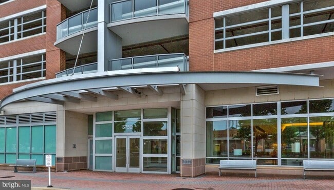 Building Photo - 5750 Bou Ave
