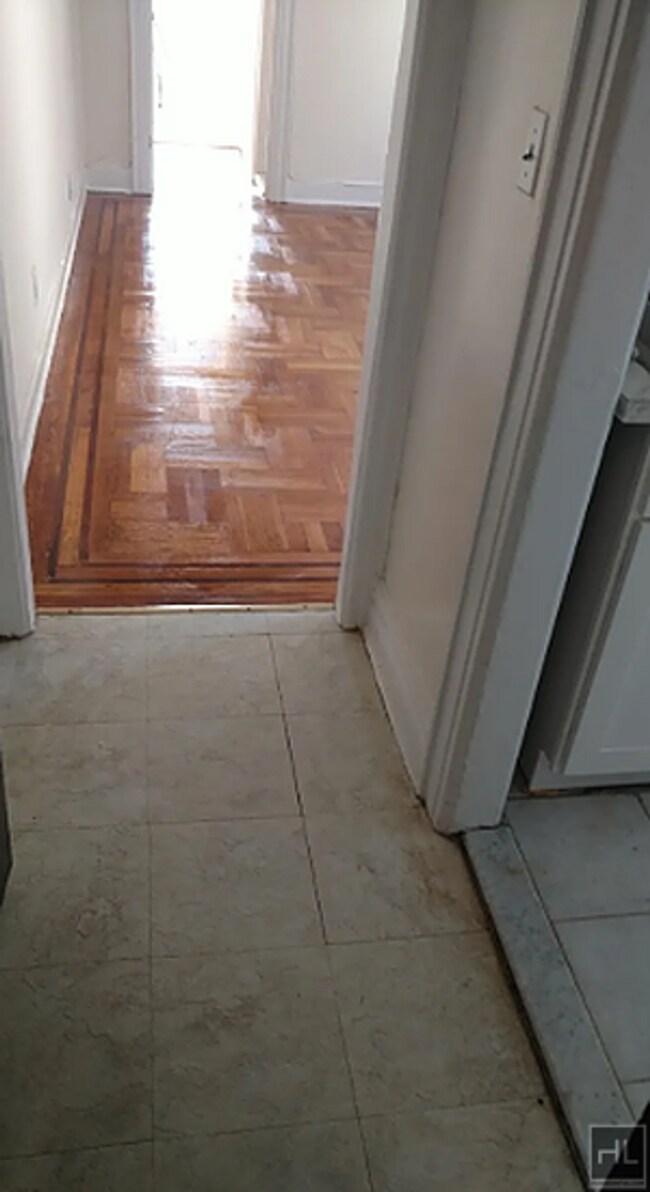 Foto del edificio - 1BR 1BA Pre War Charmer in Homecrest Brooklyn
