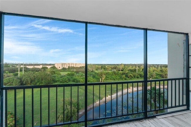 Foto del edificio - 4164 Inverrary Dr