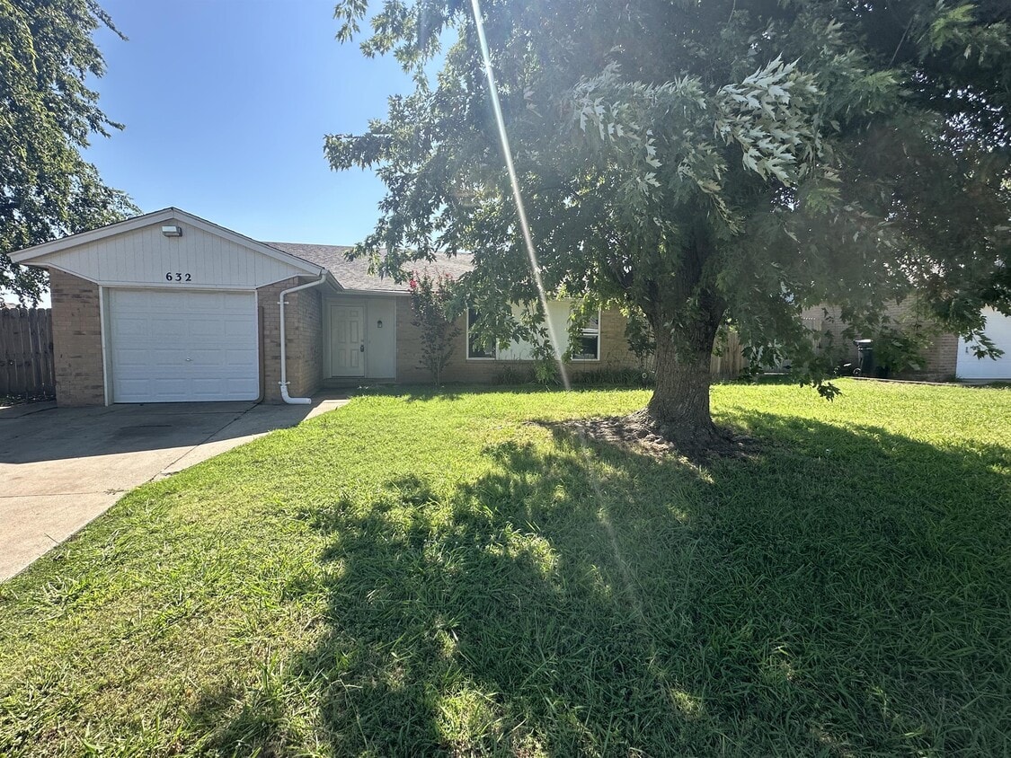 Photo - 632 Ramblin Oaks Dr (Moore, OK)