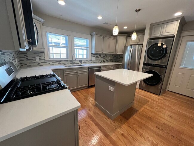 Photo - 154 Summer St (Arlington, MA) Apartment