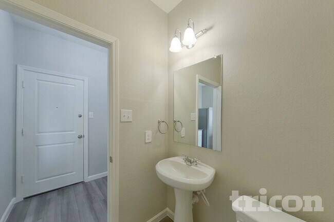 Building Photo - 2528 Granite Pass