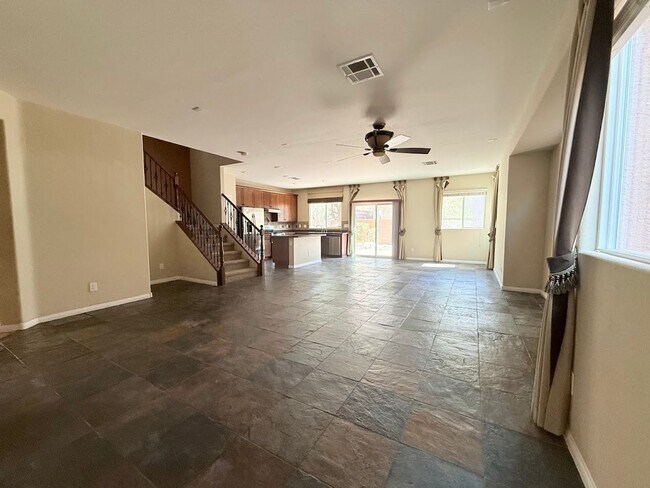 Building Photo - BEAUTIFUL 3 BEDS WITH 2.5 BATH HOUSE