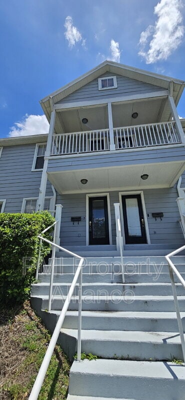 Building Photo - 945 N Fern Creek Ave