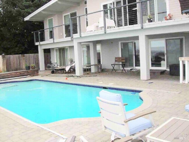 Building Photo - 5148 Paradise Dr
