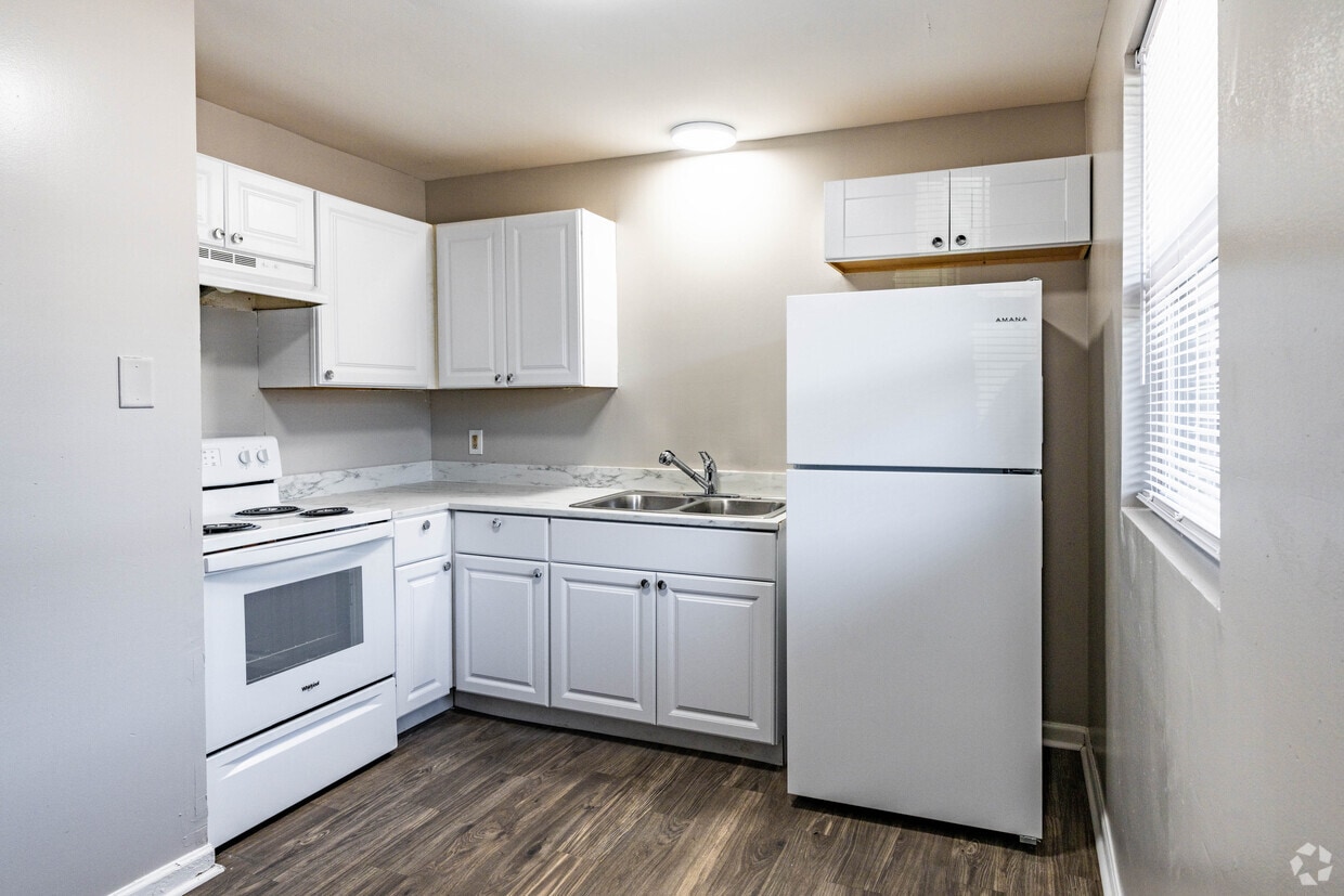 Primary Photo - Village on the Green