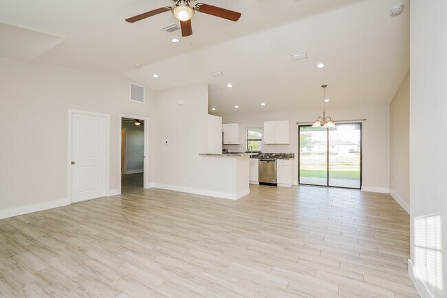 Foto del edificio - 1232 NE 7th Pl, Cape Coral, FL