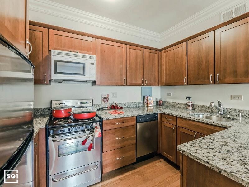 Foto principal - 2369 N Clark St