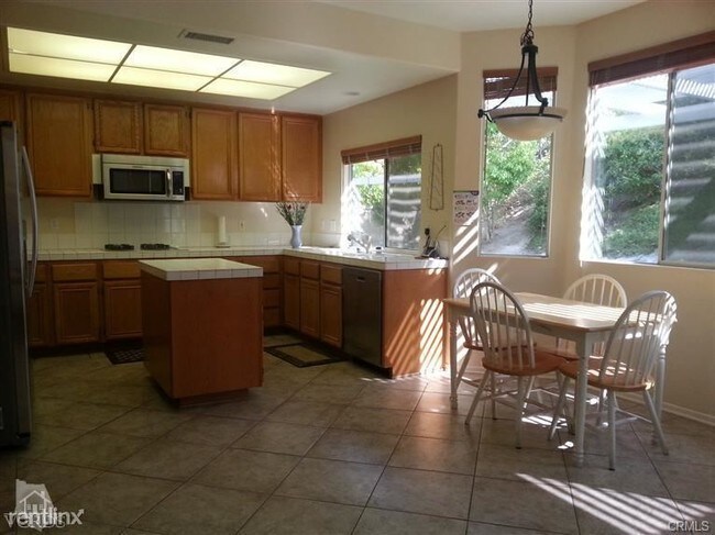 Foto del edificio - 4 br, 3 bath House - 1816 Golden Oak St