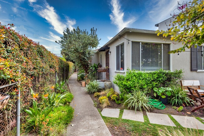 Building Photo - 2339 Abbot Kinney Blvd