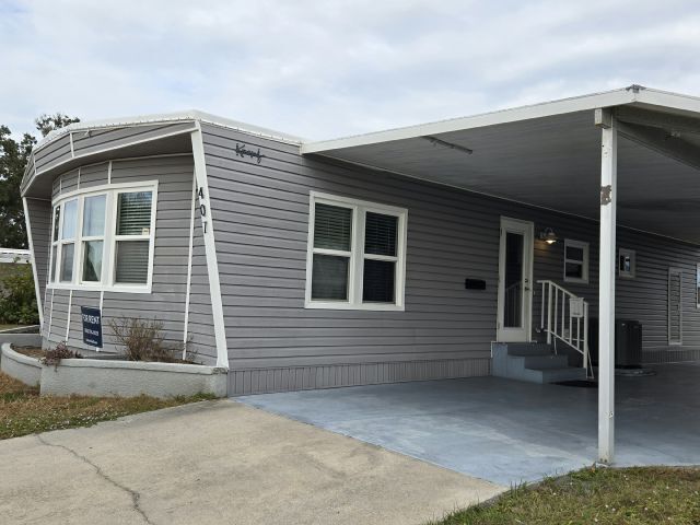 Building Photo - 407 50th Avenue Plaza W