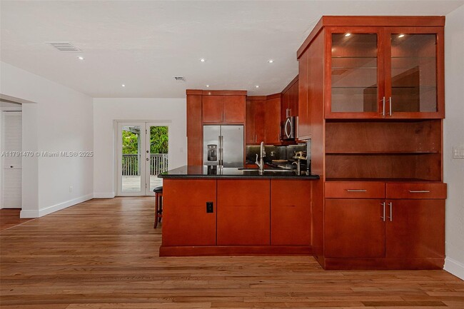 Foto del edificio - 141 Whitethorn Dr