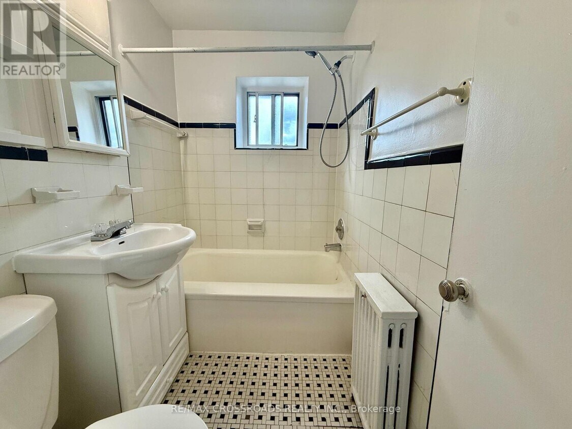 Photo du bâtiment - 2770-2770 Yonge St