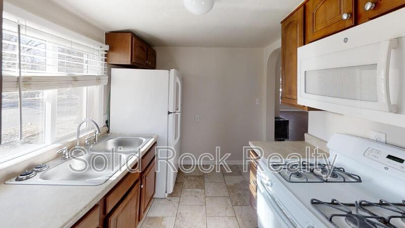 Primary Photo - 2436 E Monument St
