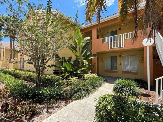 Building Photo - 905 Coral Club Dr