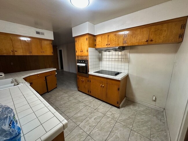 Building Photo - Well Located Home Near The University of T...