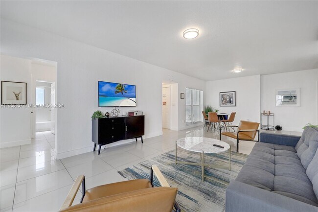 Building Photo - 9850 E Bay Harbor Dr