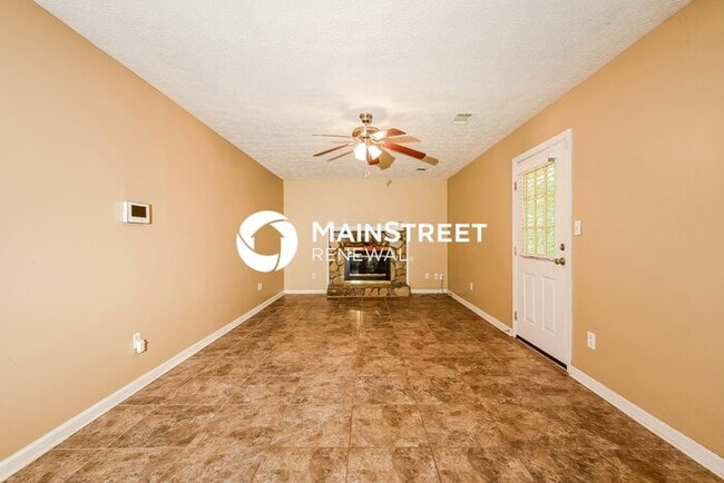 Foto del edificio - 3 Bedroom Pet-Friendly Home in McDonough, ...