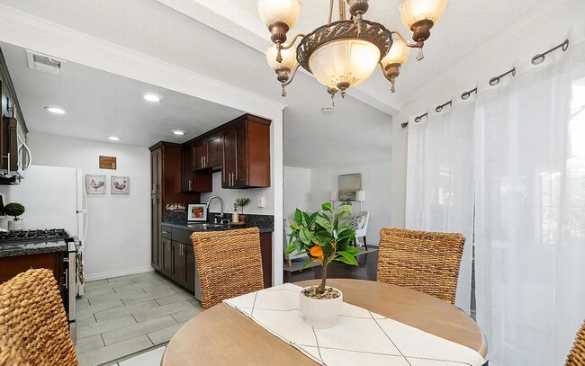Foto del edificio - Welcome to this charming, spacious 1-bedro...
