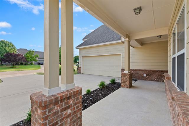 Building Photo - 9216 Water Tree Dr