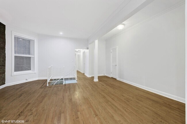 Foto del edificio - 862 W Newport Ave