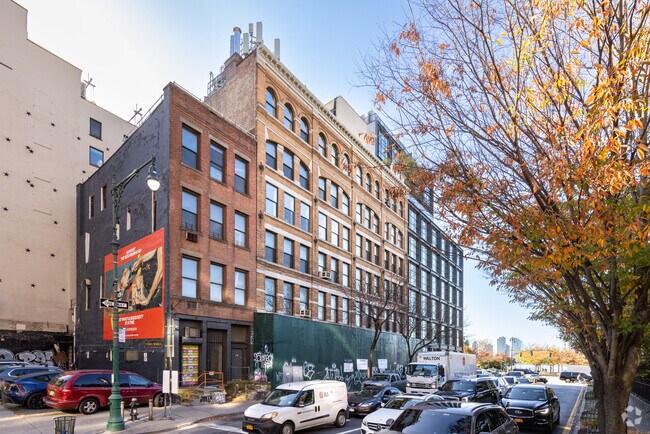 Building Photo - 530 Canal St