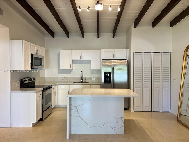 Building Photo - 8500 SW 46th St