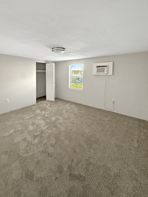 Building Photo - 204 2nd St