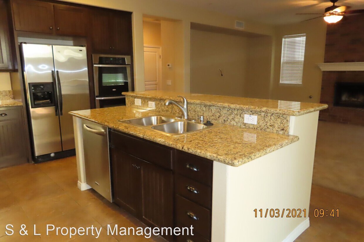 Foto principal - 4 br, 2.5 bath House - 46228 Yellowstone Lane