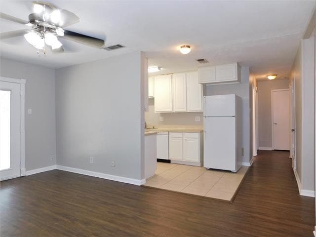 Building Photo - 443 Sweetbriar Dr