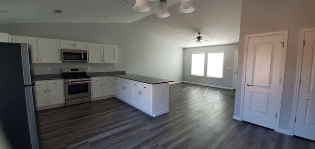 Foto del edificio - BRAND NEW 4 Bedroom 2 Bathroom Fallon Home
