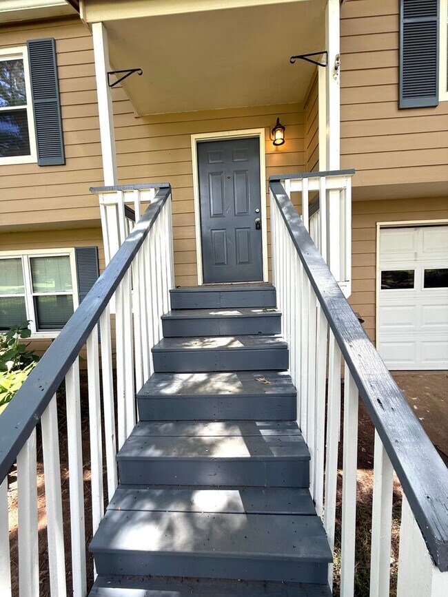 Building Photo - RENOVATED!!!!Great Location with Desirable...