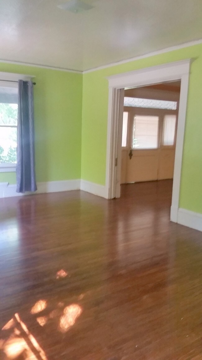 Building Photo - 1518 Broadway St