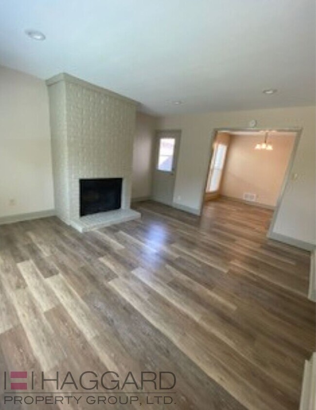 Foto del edificio - 7570 Kings Ridge Rd