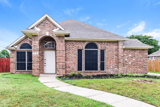 Building Photo - 1110 Pin Oak Ln