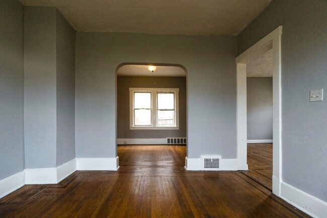 Building Photo - 1483 E 120th St