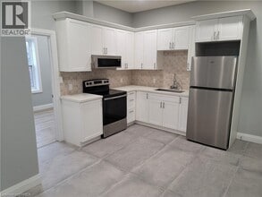 Building Photo - 427 Colborne St