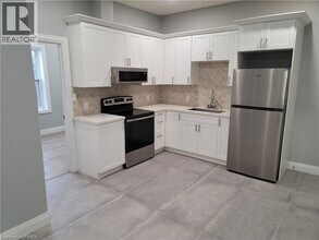 Building Photo - 427 Colborne St