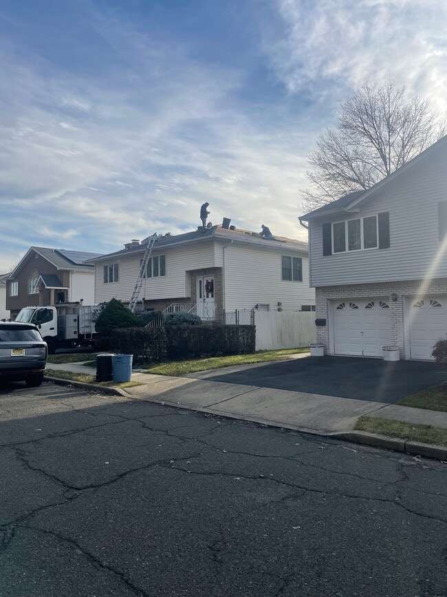 Front - 246 Lee St