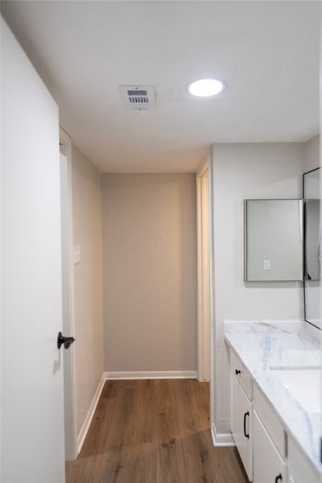 Building Photo - 2021 Spenwick Dr